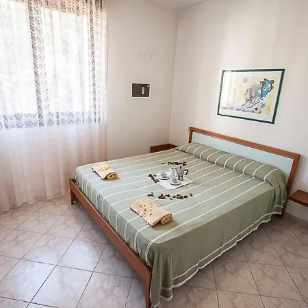 Seaside Happiness Flat And Shared Pool In Rosolina Apartman