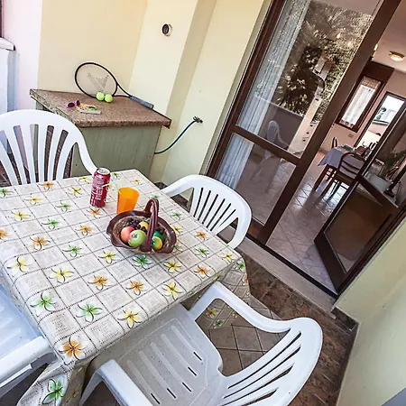 Seaside Happiness Flat With Shared Pool - Beahost Apartman *