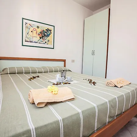Apartment Seaside Happiness Flat With Shared Pool - Beahost